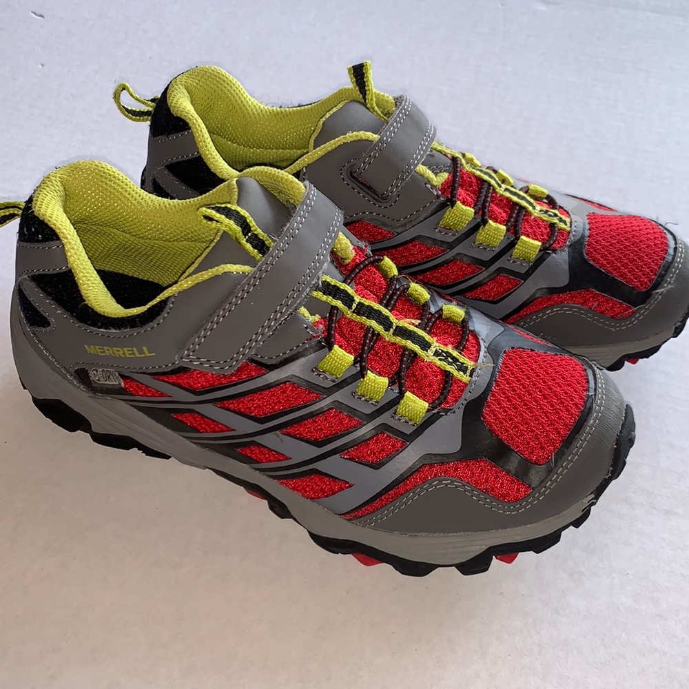 Merrell boys shoes 3.5 WIDE
